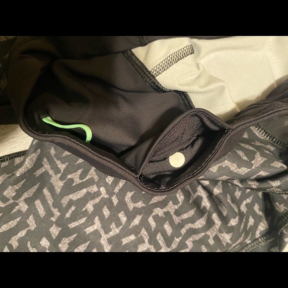 Lululemon Running in the City Luxtreme Mesh 7/8 - Picture 7 of 10